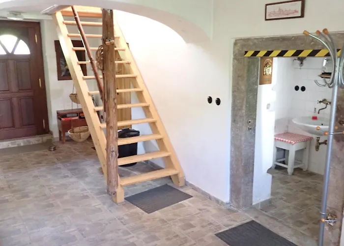 Renovovaná V Podještědí * Kryštofovo Údolí